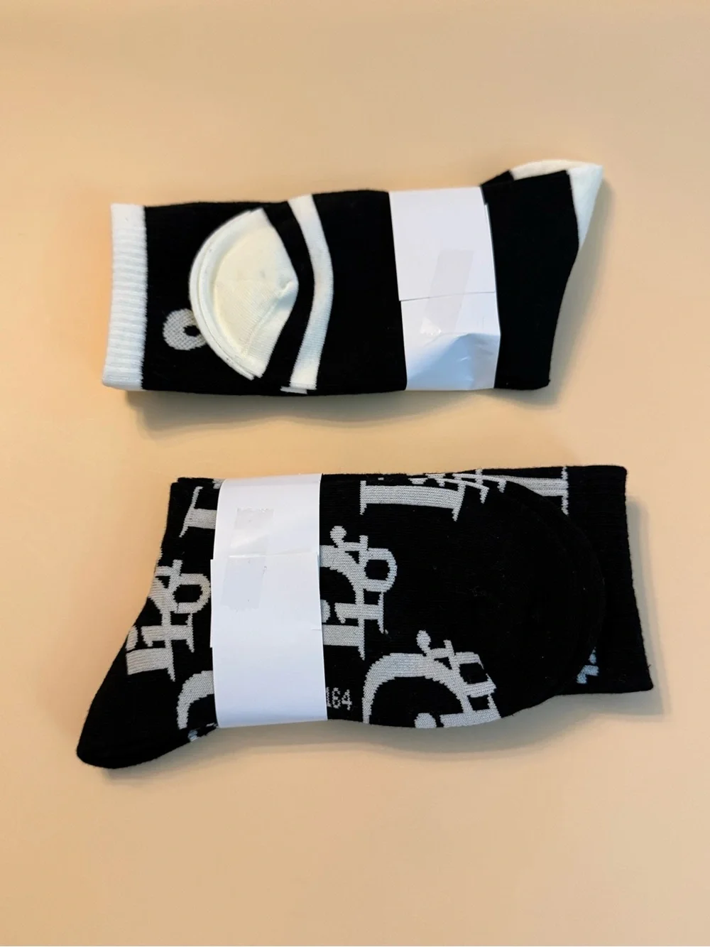 Di or unisex Black & White Logo Crew 2 pairs Socks Set small - medium NEW